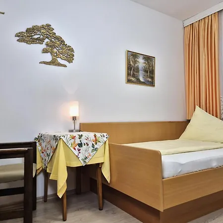 Garni Hutter 3*